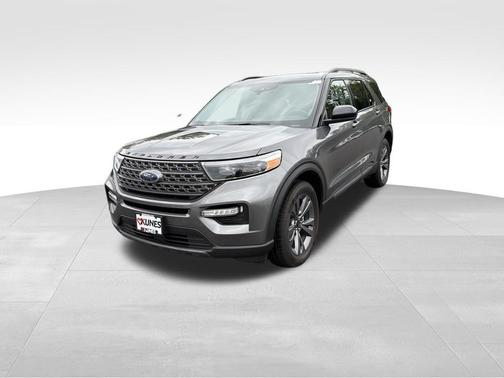 Carbonized Gray Metallic 2023 Ford Explorer XLT