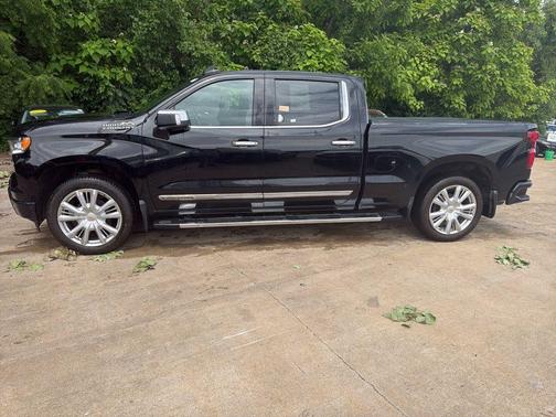 Black 2022 Chevrolet Silverado 1500 High Country
