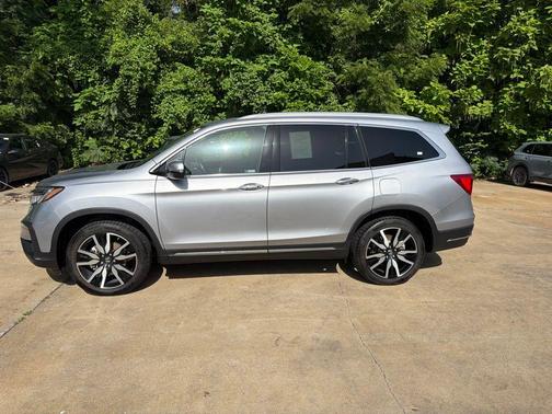 Silver 2022 Honda Pilot Elite
