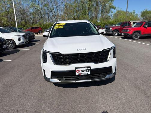 Glacial White Pearl 2024 Kia Sorento S