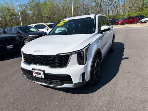 Glacial White Pearl 2024 Kia Sorento S