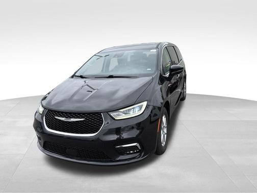 Brilliant Black Crystal Pearlcoat 2024 Chrysler Pacifica Touring-L