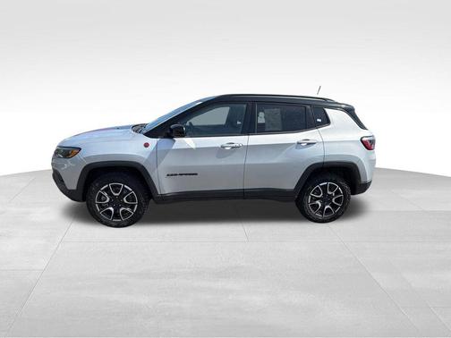 Silver Zynith 2025 Jeep Compass Trailhawk