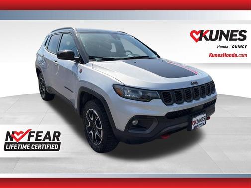 Silver Zynith 2025 Jeep Compass Trailhawk