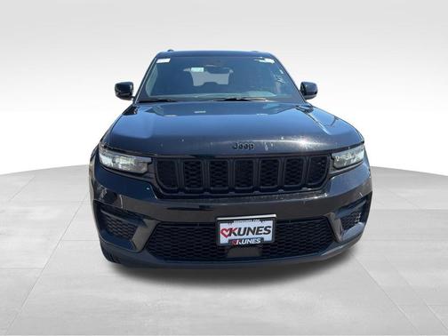 Diamond Black 2025 Jeep Grand Cherokee Laredo