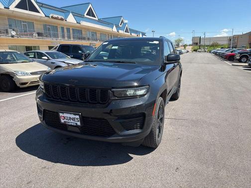 Diamond Black 2025 Jeep Grand Cherokee Laredo
