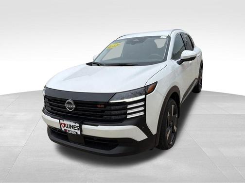 Aspen White Tri 2025 Nissan Kicks SR