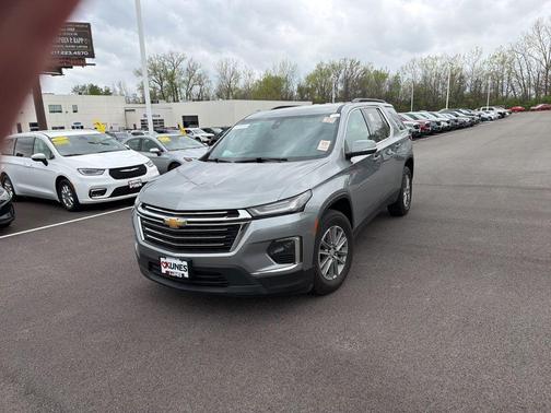 Sterling Gray Metallic 2023 Chevrolet Traverse LT Cloth