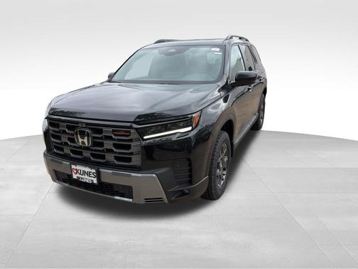 Crystal Black Pearl 2026 Honda Pilot TrailSport