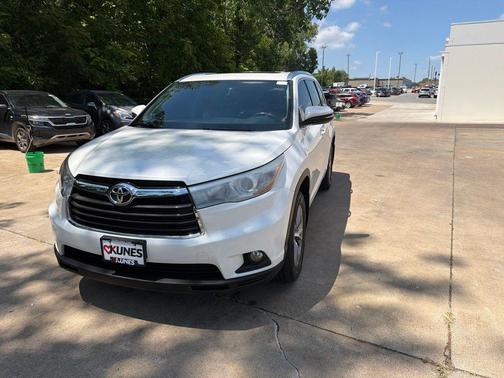 Blizzard Pearl 2015 Toyota Highlander XLE