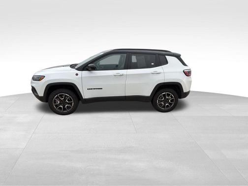 Bright White Clearcoat 2025 Jeep Compass Trailhawk