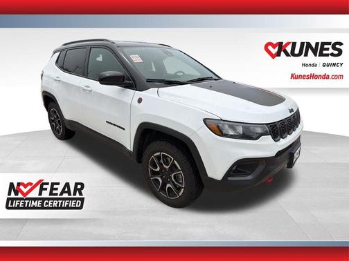 Bright White Clearcoat 2025 Jeep Compass Trailhawk