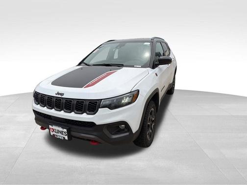 Bright White Clearcoat 2025 Jeep Compass Trailhawk