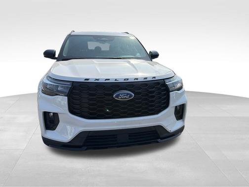 Star White 2025 Ford Explorer ST-Line