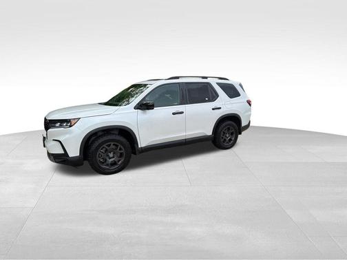 White 2025 Honda Pilot TrailSport