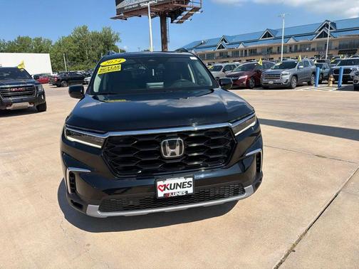 Black 2024 Honda Pilot Touring