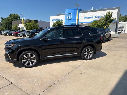 Black 2024 Honda Pilot Touring