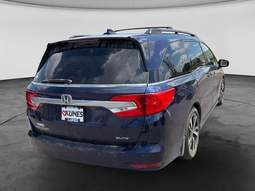 Blue 2018 Honda Odyssey Elite