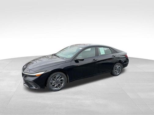 Black 2024 Hyundai ELANTRA SEL