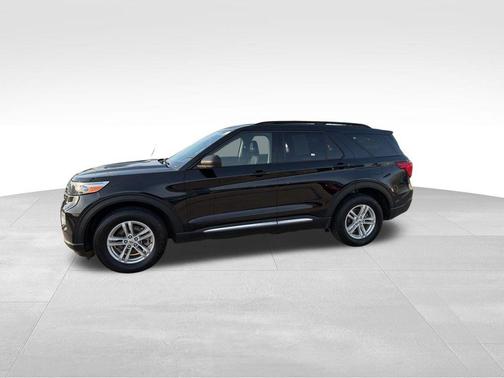 Black Metallic 2024 Ford Explorer XLT