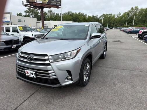 Celestial Silver Metallic 2018 Toyota Highlander Limited Platinum