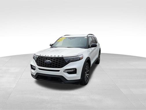 White 2022 Ford Explorer ST-Line