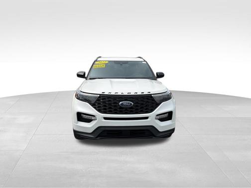 White 2022 Ford Explorer ST-Line