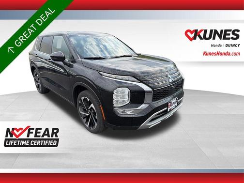 Labrador Black Pearl 2024 Mitsubishi Outlander SE