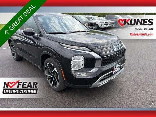 Labrador Black Pearl 2024 Mitsubishi Outlander SE