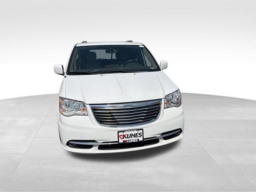 Bright White Clearcoat 2016 Chrysler Town & Country Touring