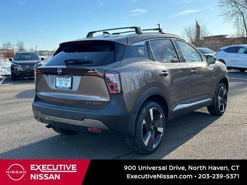Canyon Bronze M 2026 Nissan Kicks SR
