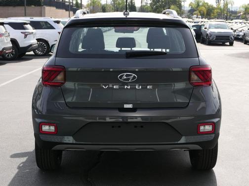 2026 Hyundai VENUE SEL w/Two-Tone Roof