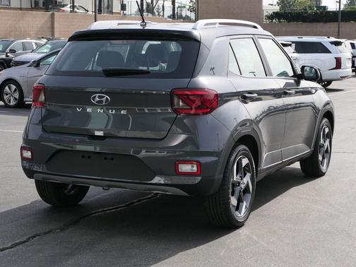 2026 Hyundai VENUE SEL w/Two-Tone Roof