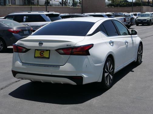 Pearl White 2021 Nissan Altima 2.5 SV