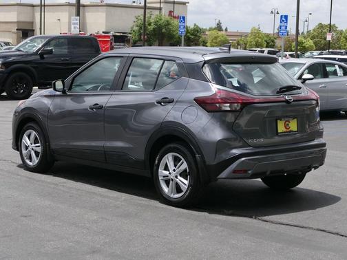 Gun Metallic 2024 Nissan Kicks S
