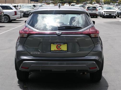 Gun Metallic 2024 Nissan Kicks S