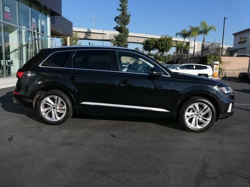 2024 Audi Q7 55 Premium Plus