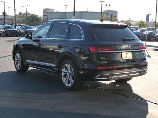 2024 Audi Q7 55 Premium Plus