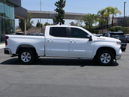 Summit White 2022 Chevrolet Silverado 1500 LT
