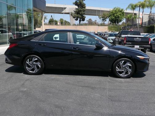 Abyss Black 2026 Hyundai ELANTRA Limited
