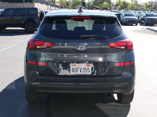 2021 Hyundai TUCSON SE