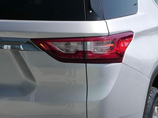 Silver Ice Metallic 2020 Chevrolet Traverse LS