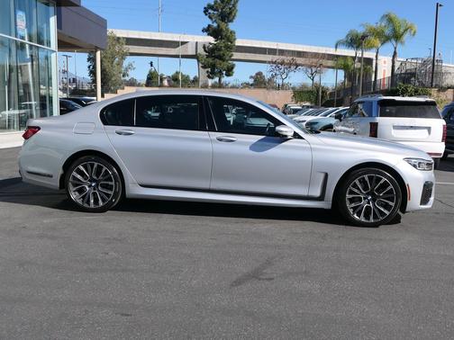 2020 BMW 740 740i