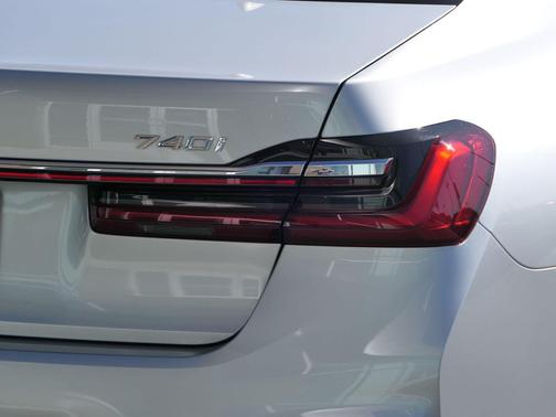 2020 BMW 740 740i