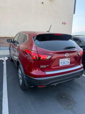 Scarlet 2019 Nissan Rogue Sport S