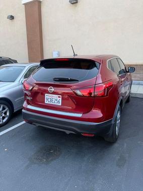 Scarlet 2019 Nissan Rogue Sport S