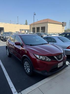 Scarlet 2019 Nissan Rogue Sport S