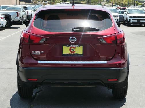 Scarlet 2019 Nissan Rogue Sport S