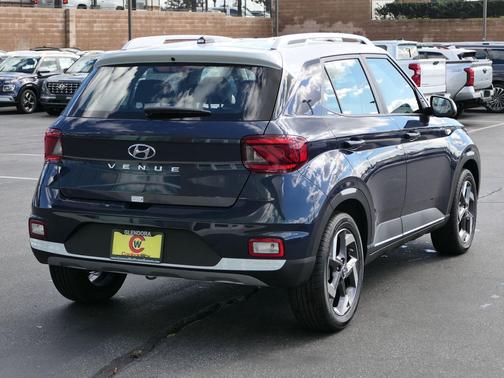 2026 Hyundai VENUE SEL w/Two-Tone Roof