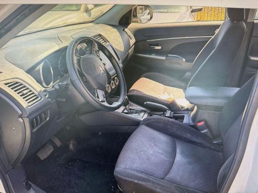 Pearl White 2019 Mitsubishi Outlander Sport SE